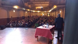 IL PUBBLICO DURANTE L'INTERVENTO DI ROBERTO PINOTTI