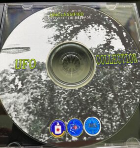 IL CD-ROM DELLA CIA IN UNA FOTO DI JOHN GREENWALD