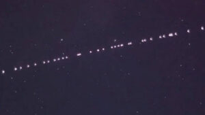 LUCI MISTERIOSE? NO, IL LANCIO DEI SATELLITI STARLINK