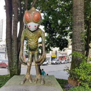 UNA STATUA DEDICATA ALL'ALIENO NELLA CITTADINA BRASILIANA