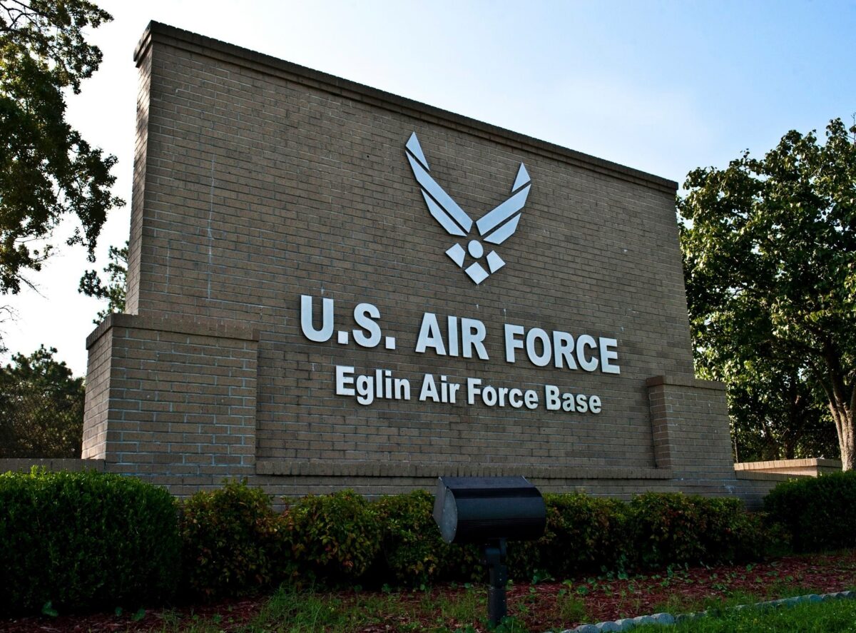 L'INGRESSO DELLA BASE AEREA DI EGLIN, IN FLORIDA